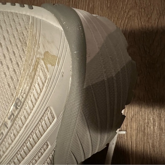 Brooks size 6 running shoes - Picture 6 of 6